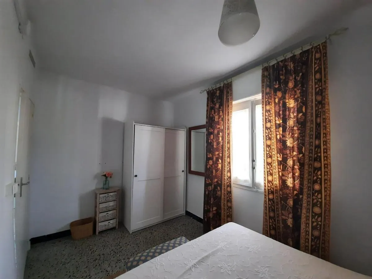Сasa de vacaciones Villa Casa Ferrer - Casa Grande De Ambiente Familiar En Llanca, Cerca De La Playa Y Del Puerto.. - Es-228-64 España